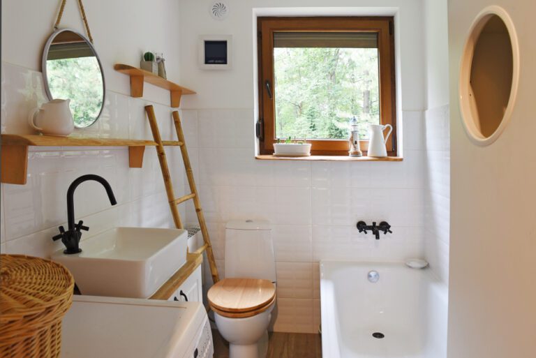 make the most of a small bathroom